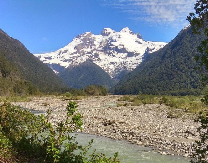 Mt_Tronador_snow_river
