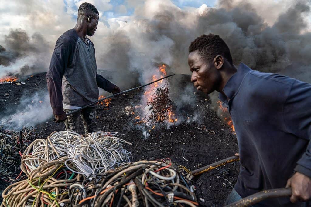 agbogbloshie accra ghana burning landfill