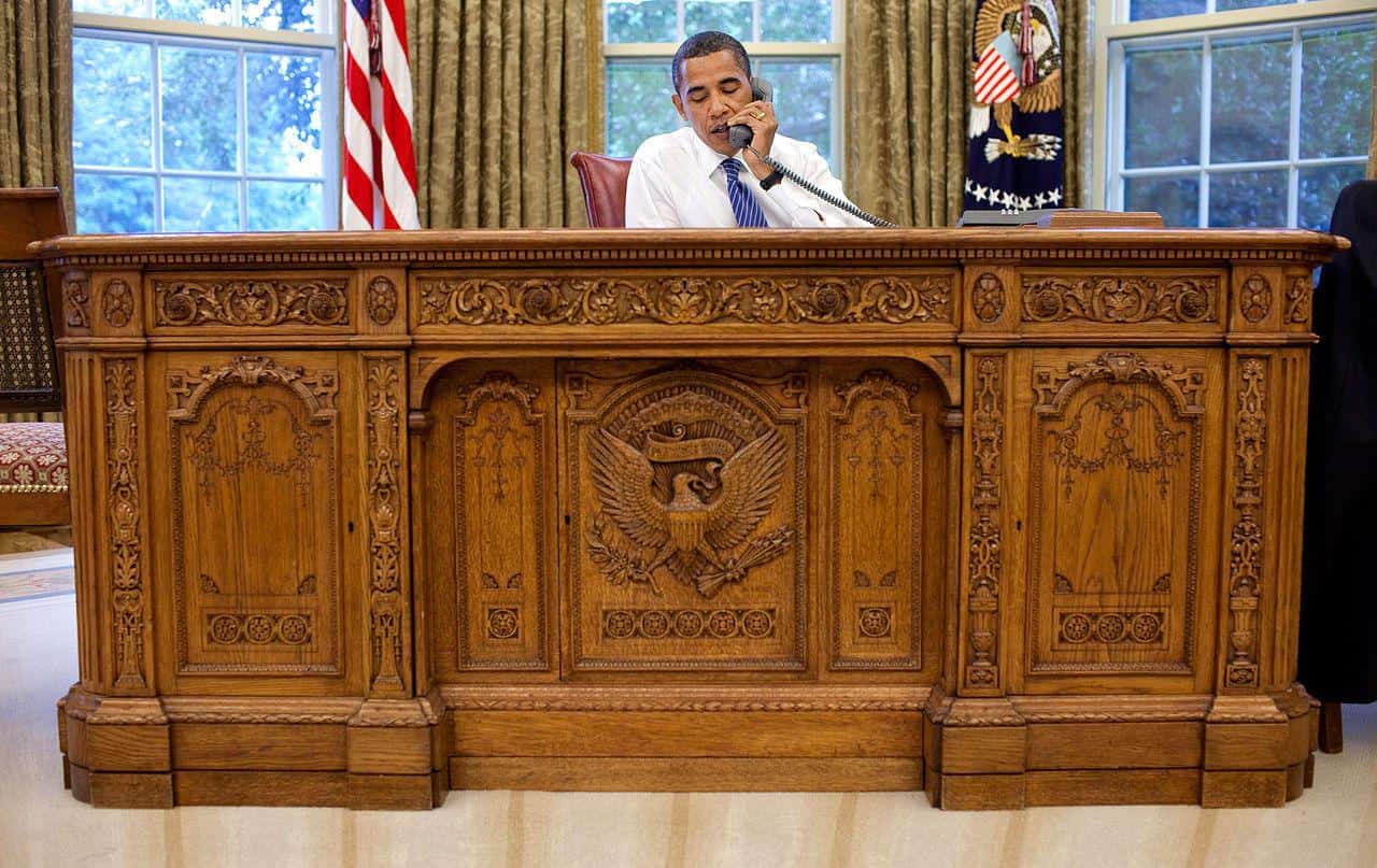barack obama resolute desk