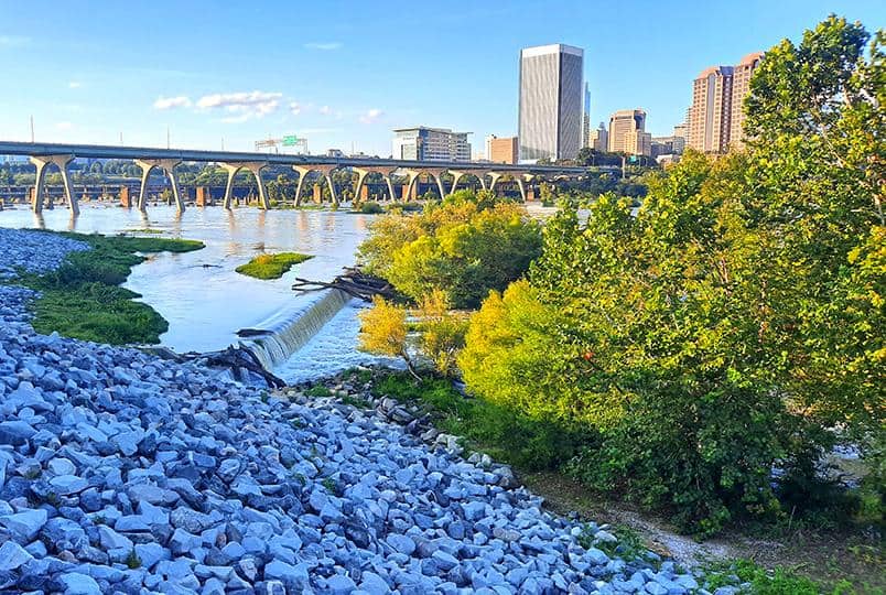 manchester floodwall walk richmond virgina us james river skyline