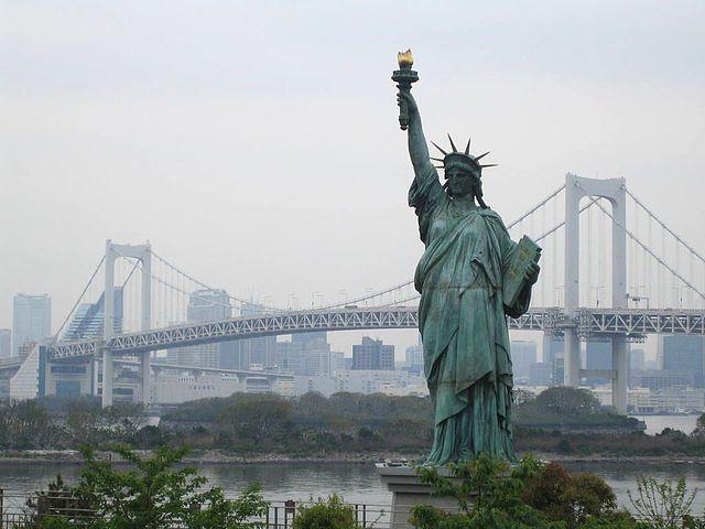 replica statue of liberty odaiba tokyo japan