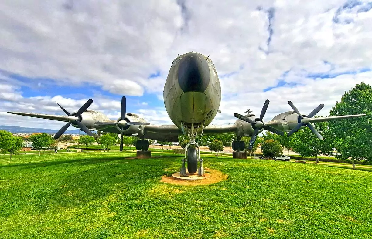 Avion DC7 fuselage cordoba spain 4