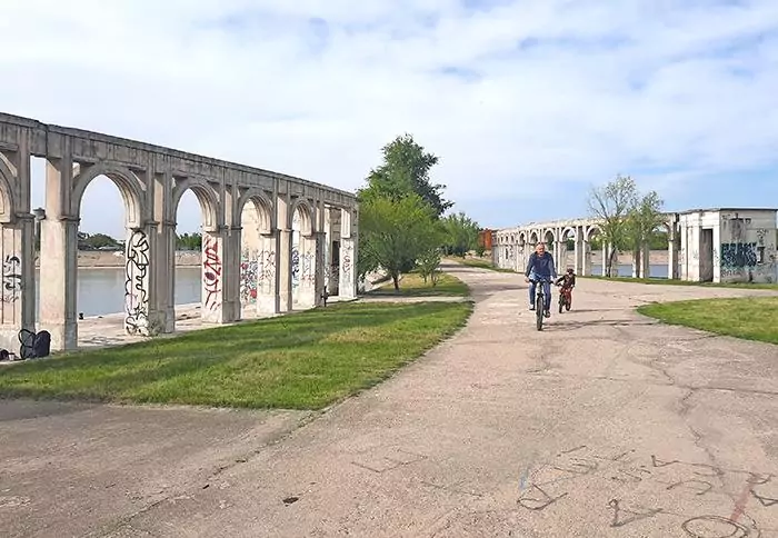 Bucharest Romania Insula Ingerilor Lake Dambovita Lacul Morii Angels Island arcade