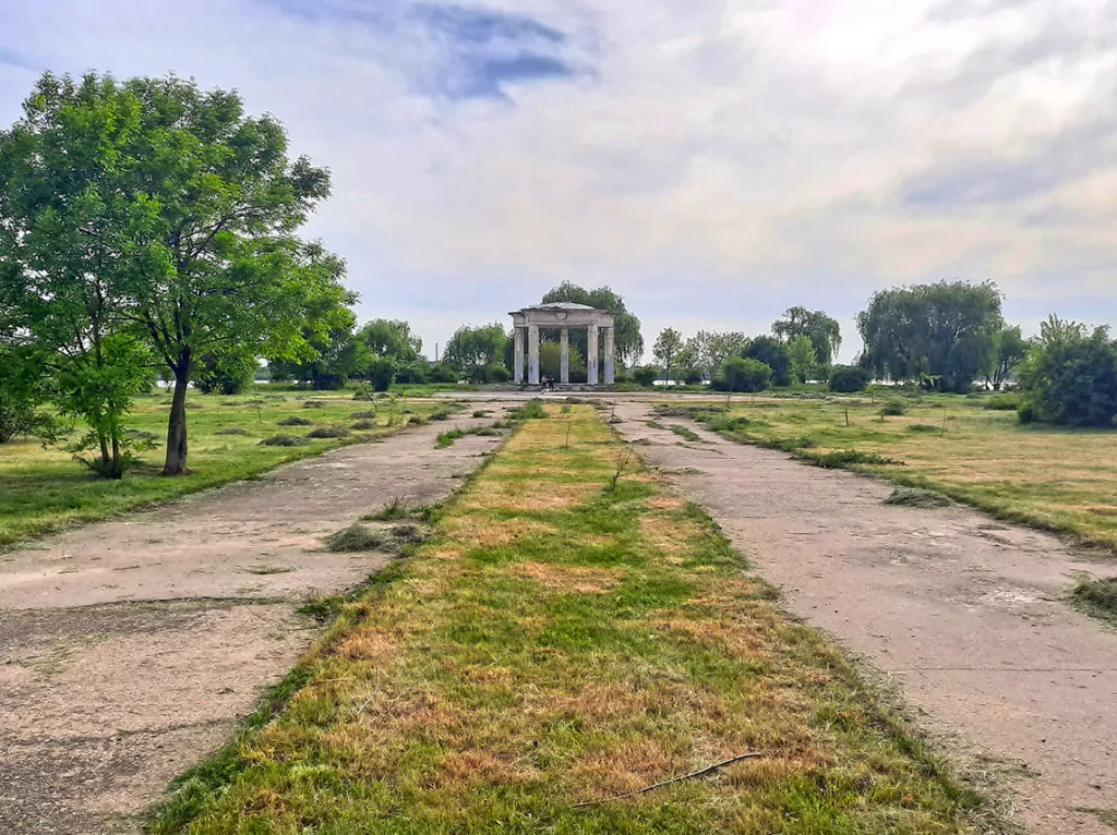 Bucharest Romania Insula Ingerilor Lake Dambovita Lacul Morii Angels Island gazebo trail