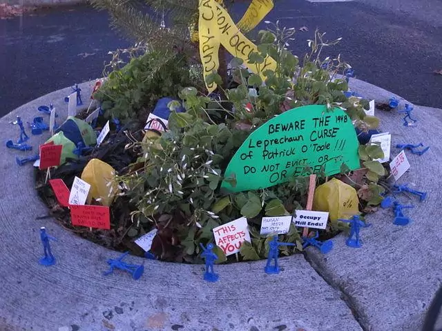 Mill Ends Park Portland Oregon smallest park in the world 1