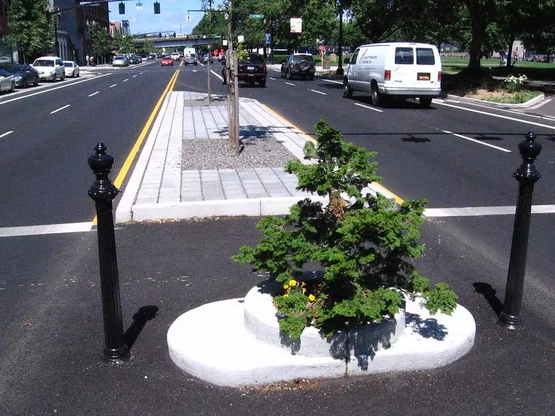 Mill Ends Park Portland Oregon smallest park in the world 2