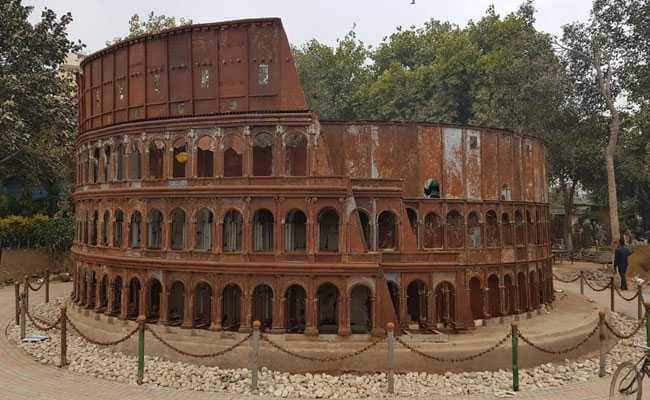 Replica Colosseum Delhi India waste to wonder park garbage waste
