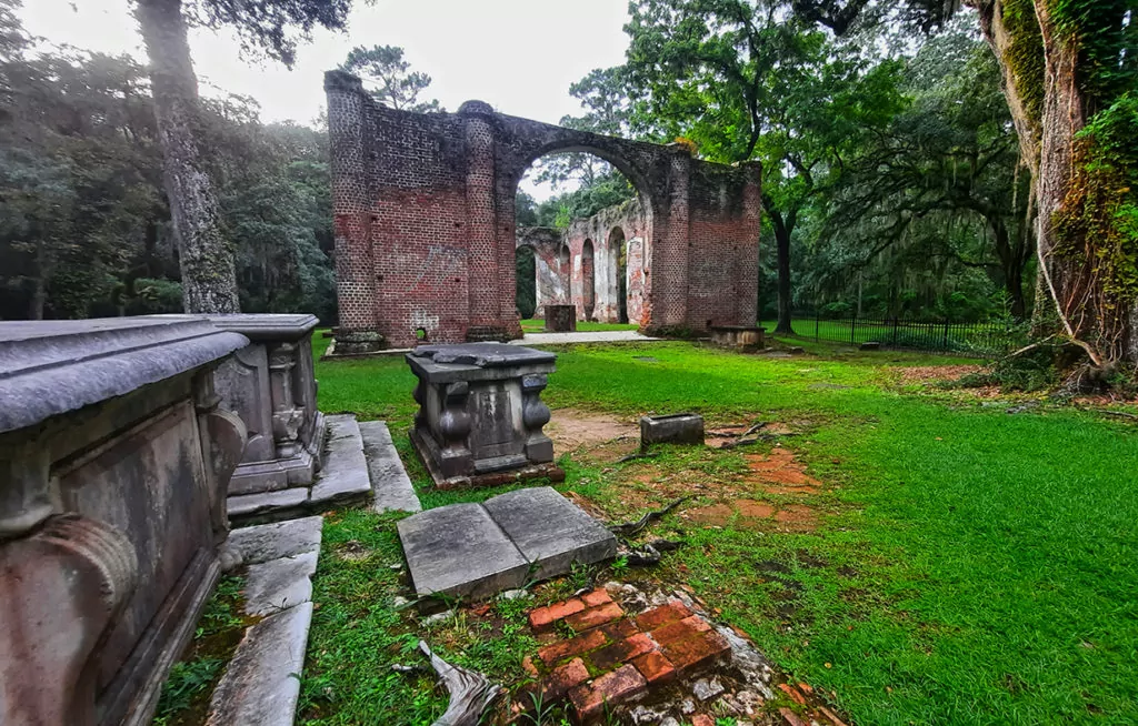 sheldon church ruins south carolina us graves building