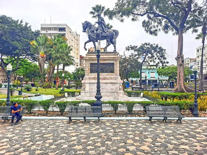 Parque Seminario Guayaquil Ecuador 4