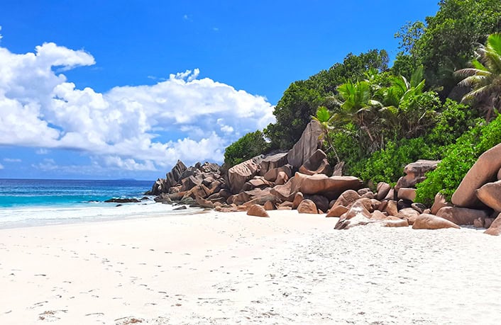 la digue seychelles petit anse rocks