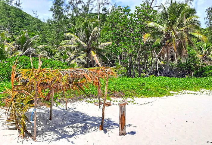 la digue seychelles petite anse hut